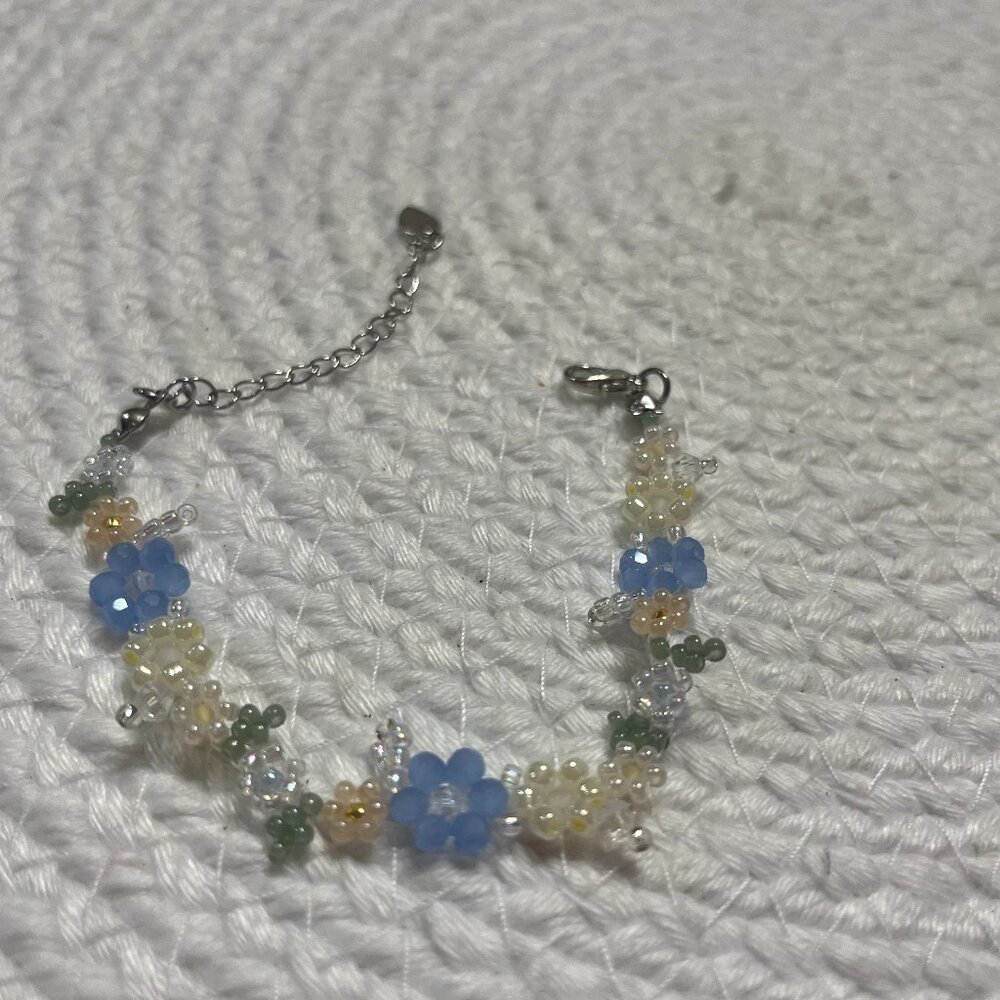 Delicate PASTEL BEADED FLOWER Handmade Bracelet (7 1/2" - ADJUSTABLE) #475D
